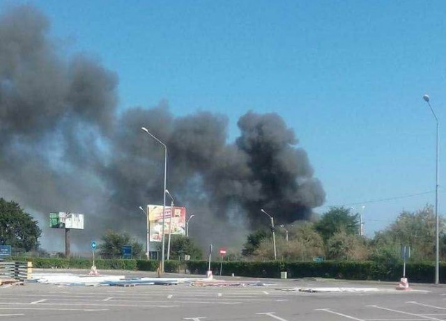 INCENDIU. Un depozit din Agigea, în flăcări! ISU şi Poliţia se CONTRAZIC: ba erau, ba nu erau artificii!