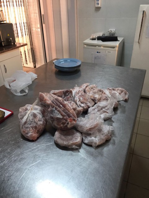Controale la Constanţa: mii de kilograme de carne, retrase de la vânzare