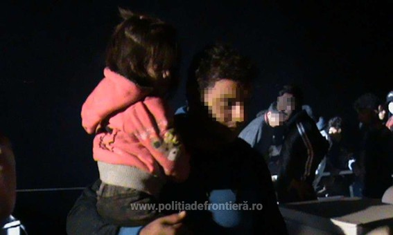 Operaţiune a poliţiştilor de frontieră români: 52 persoane salvate din Marea Egee