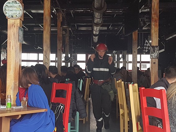 Pompierii au intervenit în Piaţa Ovidiu, lângă Racing Pub! Video