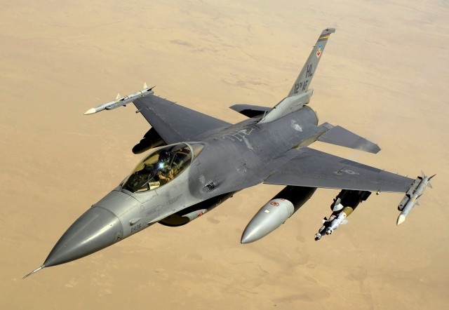 Alte trei aeronave F-16 Fighting Falcon vor fi preluate de către Forţele Aeriene Române