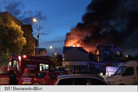 Incendiul de la căminul de bătrâni din Bucureşti a fost stins; nu există autorizaţie ISU!