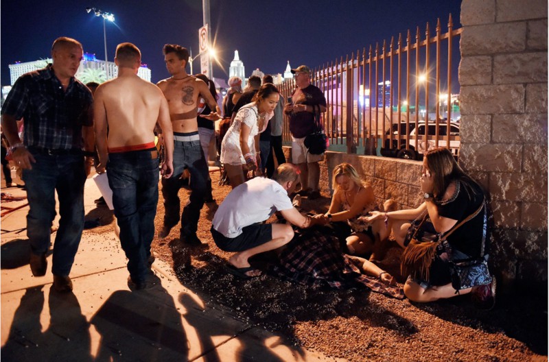 VIDEO Atac armat la un festival din Las Vegas. Cel puțin 50 de morți