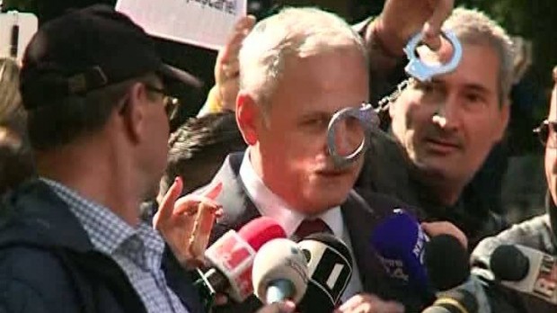 Liviu Dragnea, huiduit la instanţa supremă, unde reîncepe procesul său