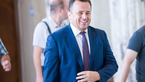 Liviu Pop: Manualele pentru cinci discipline din clasa a V-a, livrate până la 11 octombrie