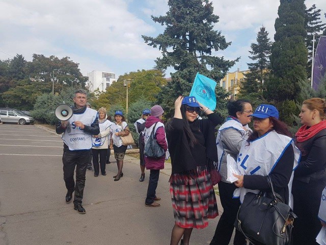 Profesorii, PROTEST în fața Prefecturii Constanța