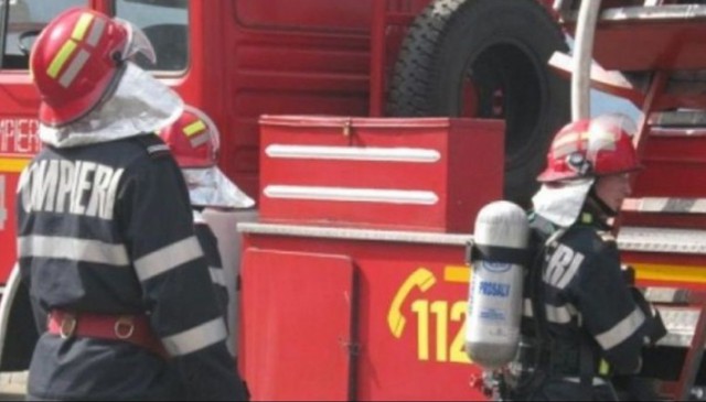 O mașină a luat foc în Piața Ovidiu din Constanța