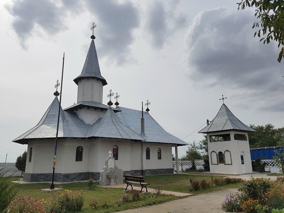 ÎPS Teodosie va sfinți, duminică, Biserica „Sf. Iacob Hozevitul” din Grupul Social Ceres