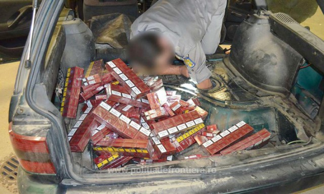 Ţigări de contrabandă descoperite într-un autovehicul, în Portul Constanţa