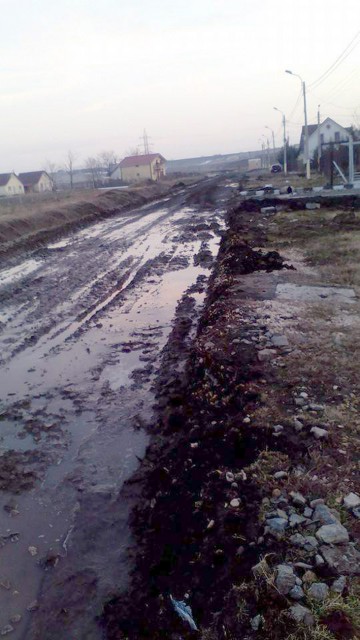 În atenţia celor care cumpără terenuri în Valu: VERIFICAŢI la primărie ce achiziţionaţi! Puteţi lua ŢEAPĂ!
