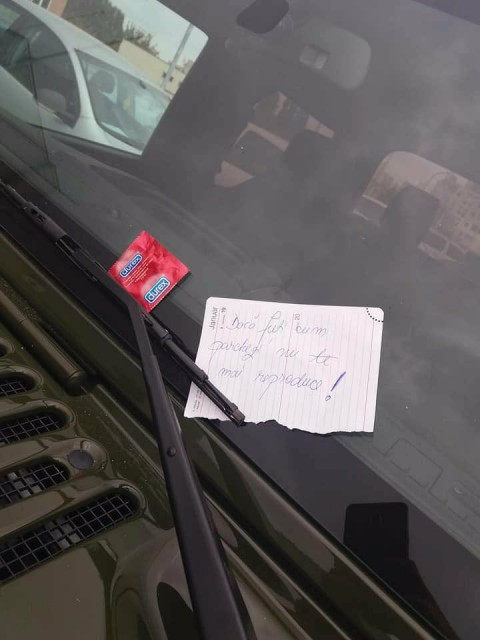 Şeful OPC s-a trezit cu un prezervativ în geamul maşinii şi un mesaj prin care i se bătea obrazul! Despre ce este vorba