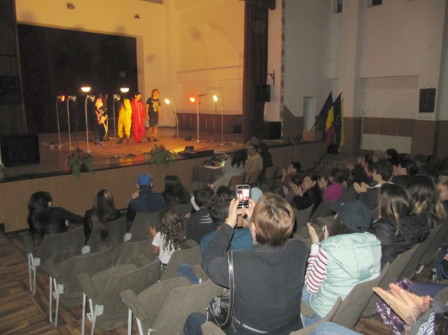 Caravana teatrului în judeţ se încheie în Corbu, Agigea şi Valu lui Traian