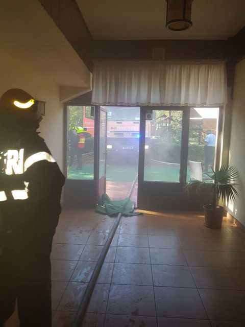 PANICĂ la Popas Cişmea! Pompierii au intervenit după ce a luat foc bucătăria