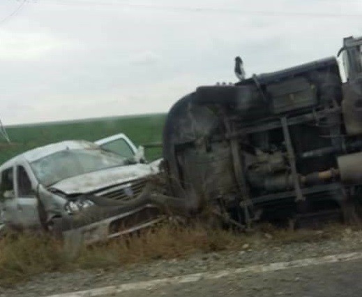 Două autoturisme s-au răsturnat în apropiere de Cogealac