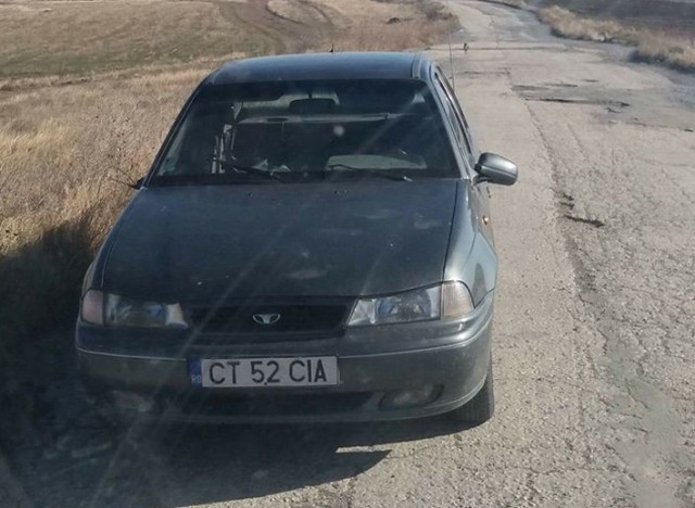 Maşina abandonată pe drumul Năvodari – Sibioara a fost RIDICATĂ! A aparţinut unei şcoli de şoferi
