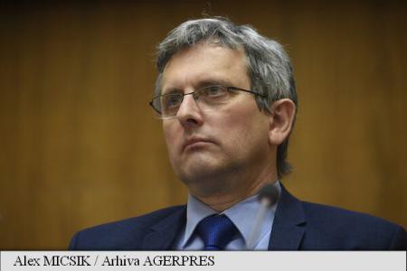 Guvernul, datorită politicii fiscale prociclice și a creșterilor salariale a fost nevoit să reducă masiv investițiile