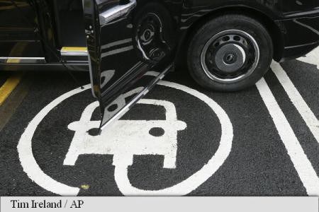 Producătorii auto lansează o rețea pan-europeană de reîncărcare a vehiculelor electrice