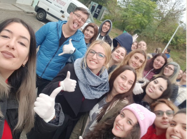 Elevii de la Liceul Nicolae Bălcescu Medgidia, interesaţi de curăţenia mediului înconjurător