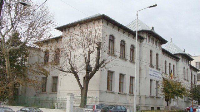 Masă rotundă la Colegiul Mihai Eminescu