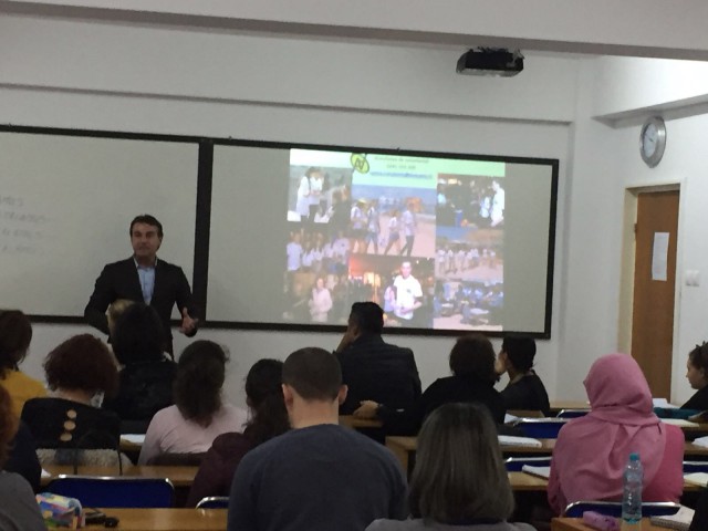 Studenţii şagunişti POT ALTFEL. Fără canabis!