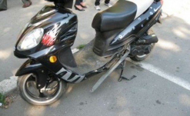 Furturi bizare la Constanţa: trei tineri au furat două scutere şi... covoare!