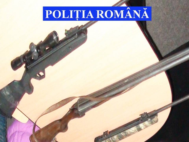 Polițiștii au prins un individ care transporta ilegal 45 de arme