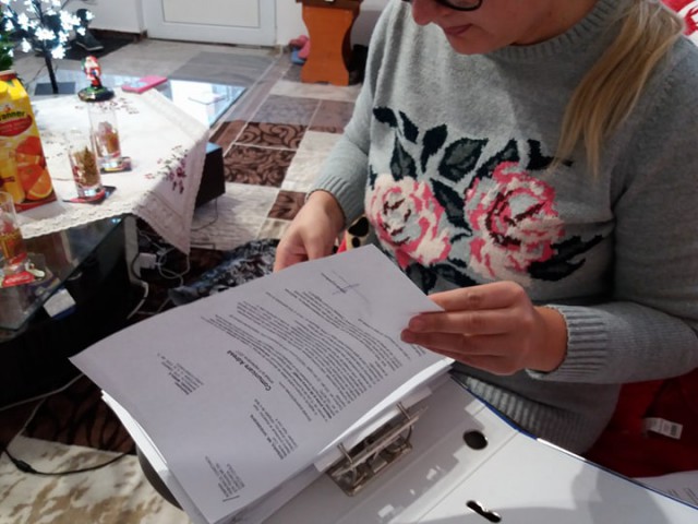 Primăria Mangalia, OBLIGATĂ să prelungească un contract şi să vândă un apartament ANL unei femei pe care o căuta cu executorul, să o evacueze!