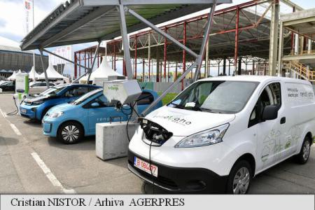 Vânzările de mașini electrice și hibride au ajuns în România la 2.074 de unități