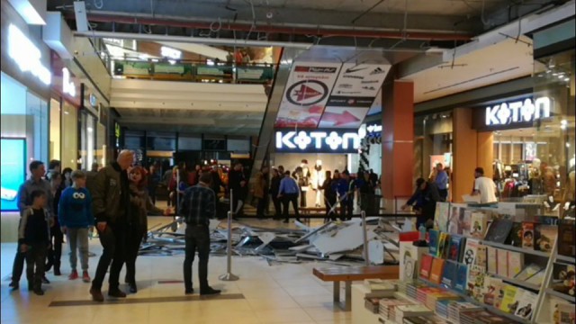 REACŢIA REPREZENTANŢILOR CITY PARK, DUPĂ CE O BUCATĂ DE TAVAN S-A PRĂBUŞIT ÎN MALL!