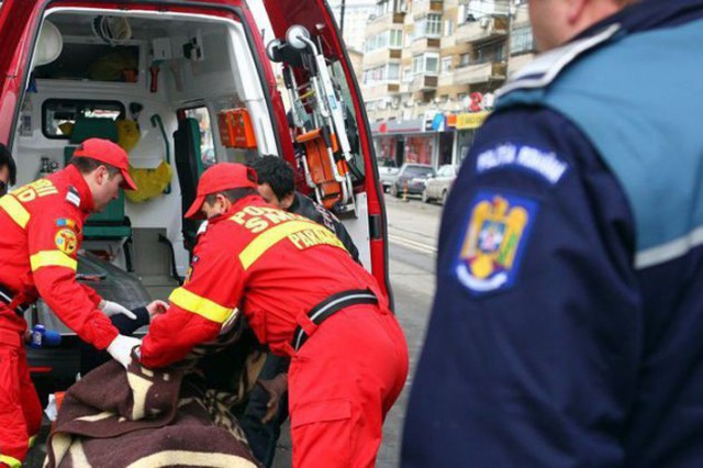 Un bărbat A MURIT după ce a căzut de la înălţime!