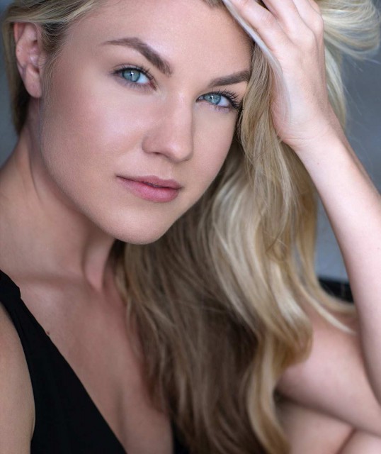Zâmbete și cadouri de la Miss Arizona pentru copiii de la Centrul de plasament Antonio