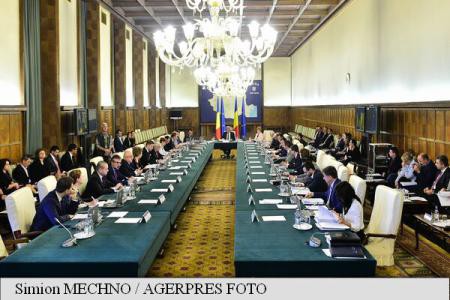 Salariul de bază minim brut pe țară se majorează la 1.900 lei începând cu 1 ianuarie 2018