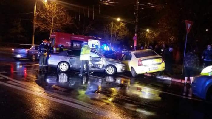 Accident rutier cu 3 maşini implicate, pe Soveja!