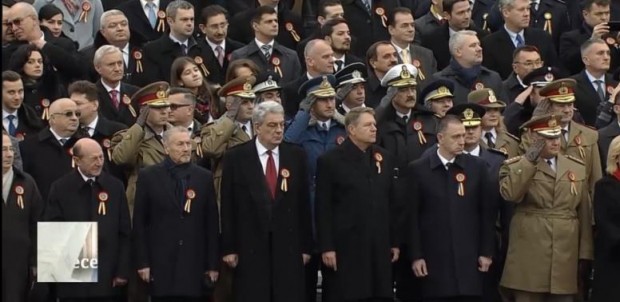 Ion Iliescu, absent de la parada de Ziua Naţională. Ce politicieni sunt în tribuna oficială şi cine lipseşte
