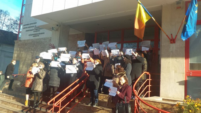 PROTEST SPONTAN la Constanța: angajații de la Pensii, ITM și Prestații Sociale, nemulțumiți - VIDEO