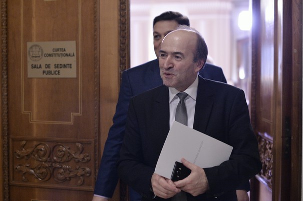 Tudorel Toader, după declaraţiile lui Augustin Lazăr: Ministerul nu interferează în activitatea de urmărire penală