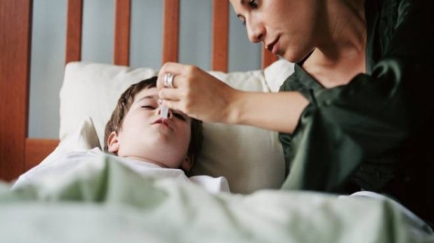 Guvernul majorează vârsta copilului până la care părintele beneficiază de concediu medical