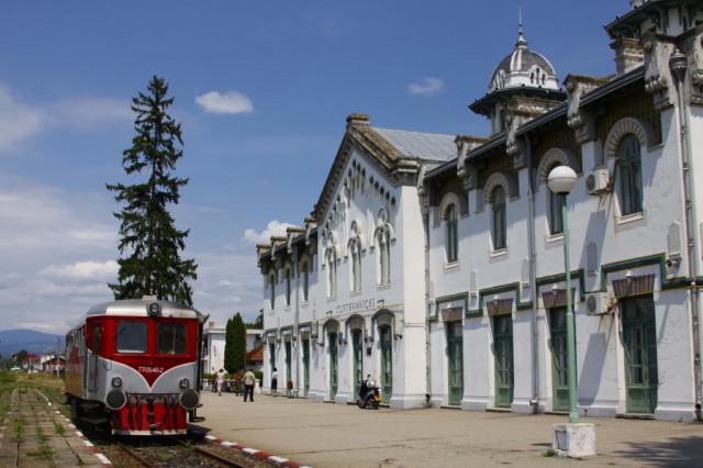 CFR va mări sâmbătă capacitatea de transport pentru Bucureşti - Curtea de Argeş