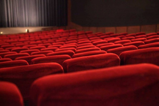 Asociația Nevăzătorilor vă invită la un spectacol inedit, pe scena Teatrului de Stat Constanța