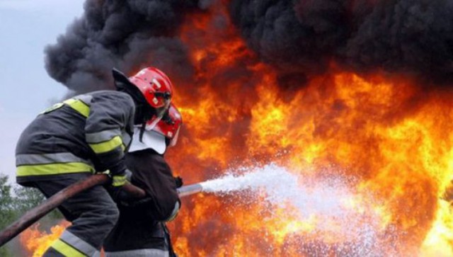 O basculantă a luat foc, la Cogealac!