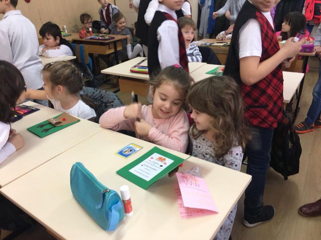 Piticii de la grădinițe, în vizită la „familia” Școlii „Dimitrie Cantemir”