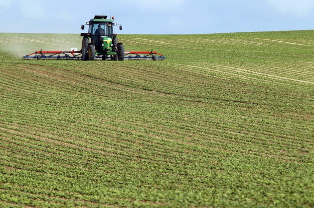 Numărul exploataţiilor agricole a scăzut în ultimii ani