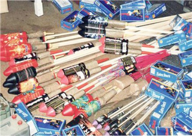 Mai puţine artificii şi petarde pe piaţa neagră!