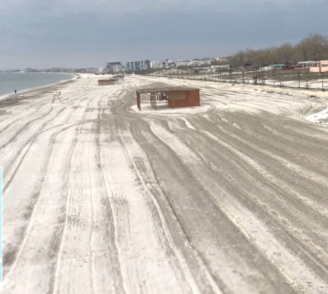 Beach-baruri pe plaje, pe timp de iarnă: cum este fentat PUZ-ul de către operatorii de plaje