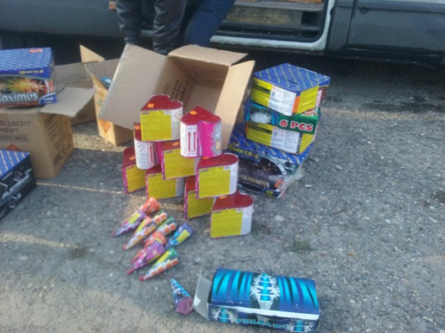 Zeci de tone de articole pirotehnice, scoase de pe piața neagră de polițiști