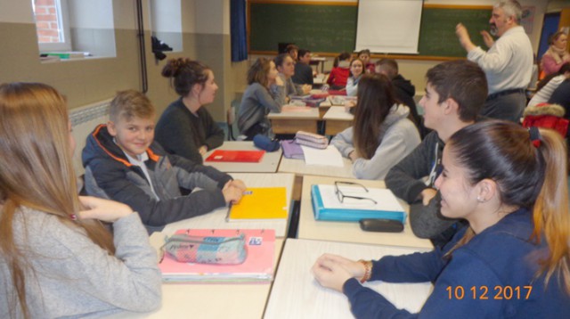 Trei elevi de la Şcoala Ioan Murgescu din Valu lui Traian au văzut cum se fac lecţiile în Spania