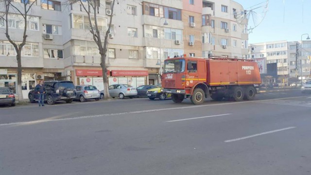Scara unui bloc din Constanţa, ‘inundată’ cu fum: în ghene de gunoi a fosta aruncată o ţigară!