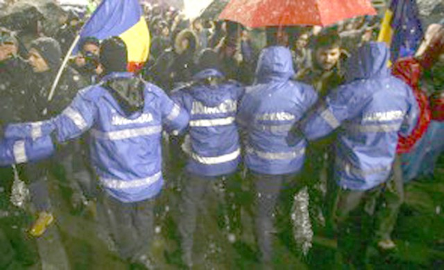 O nouă zi de proteste în ţară