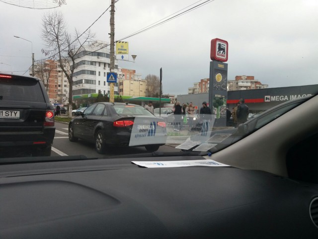 Un pieton a fost accidentat pe trecere în Tomis 3