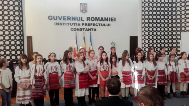 Ultima şedinţă a CJ Constanţa, „asezonată” cu colinde; proiectele de pe ordinea de zi au fost votate integral